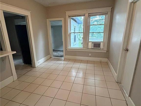 3rd image of 709 Rhodes Ave