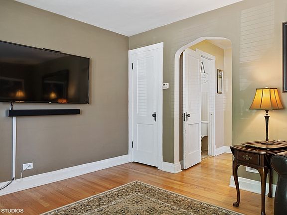 3rd image of 3643 N Sacramento Ave