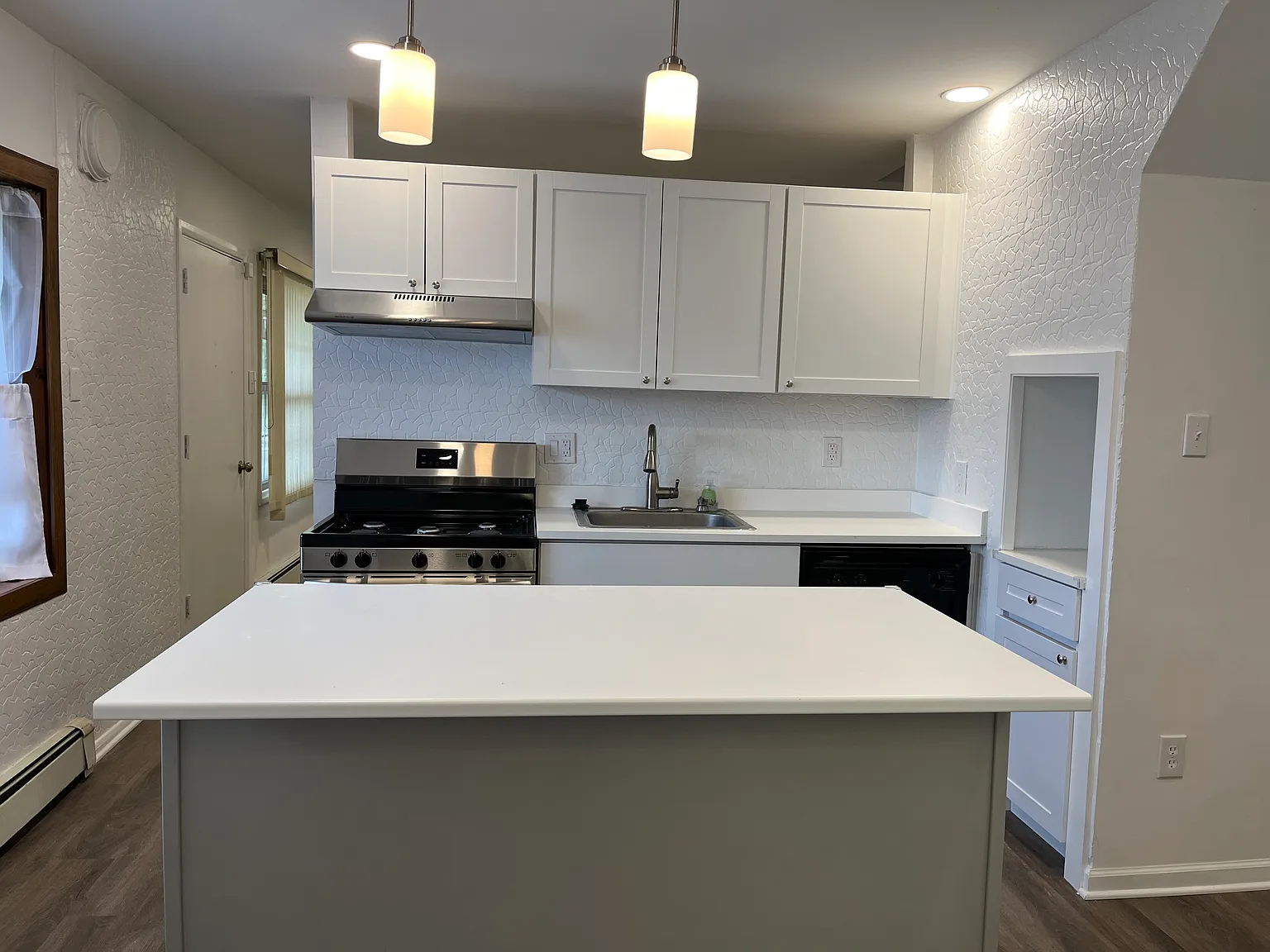 3 bed, 1600 sqft, $2,695 — Photo 3
