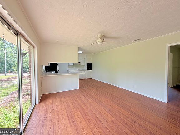 5th image of 63 Williams St