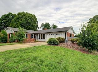 207 S Greenbriar Rd, Statesville, NC 28625