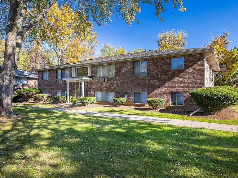 North Dohr Apartments — Photo 11