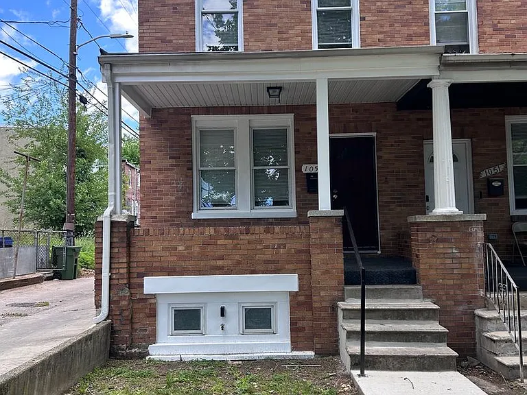 1053 N Kenwood Ave — Photo 1