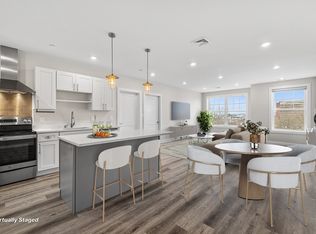 365 Newport Ave #101, Quincy, MA 02170