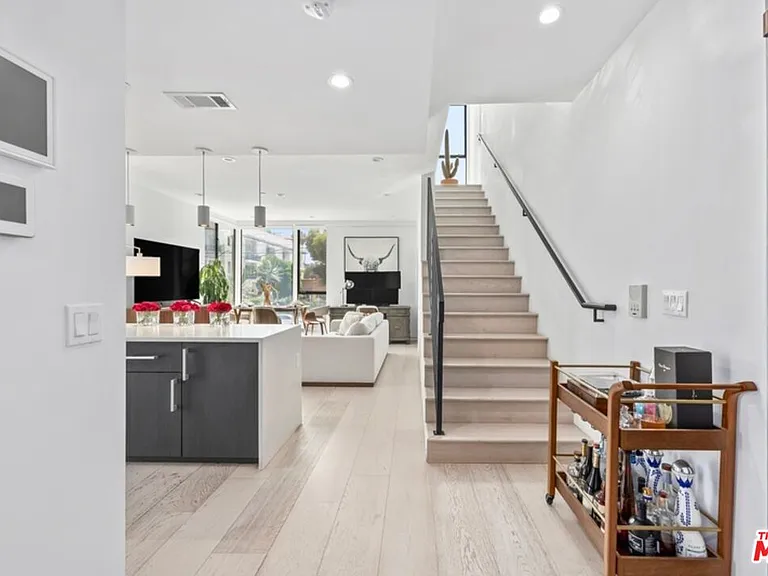 1243 N Gower St — Photo 5