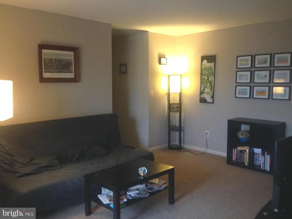 1541 Colonial Dr #301