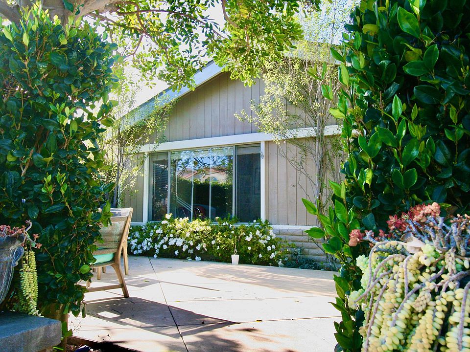 Private and exclusive use of front landscaped patio
