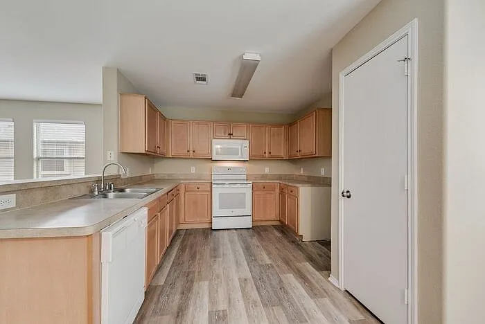 8026 Arkan Pkwy — Photo 9