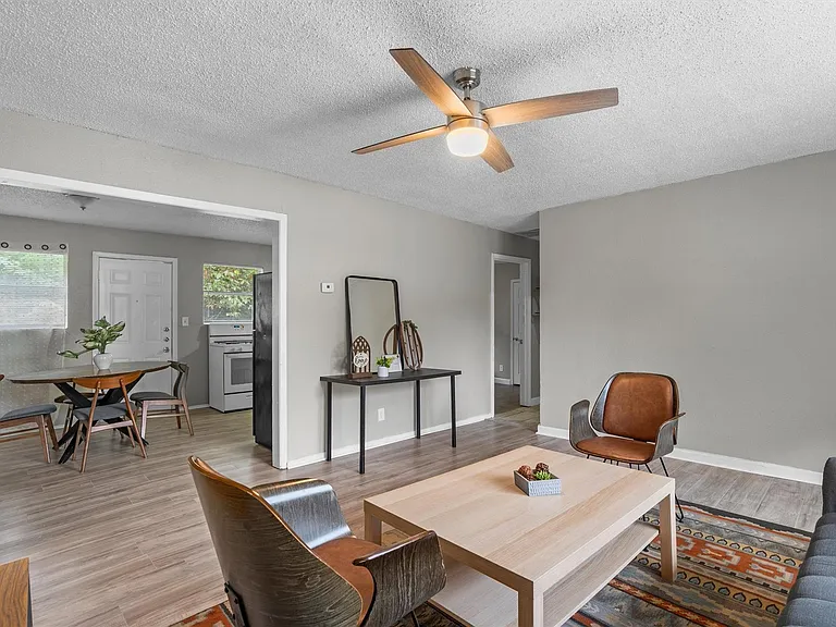 203 E Anderson Ave #A — Photo 6