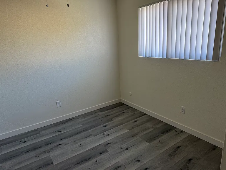 260 Lloyd St #8 — Photo 11