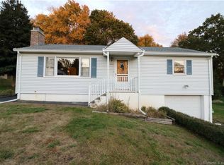 12 Saunders Ln, Prospect, CT 06712