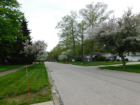 5th image of 4939 Berkshire Dr