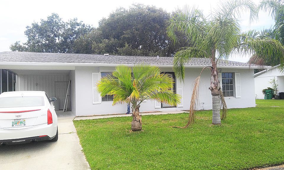 1st image of 250 NE Camelot Dr