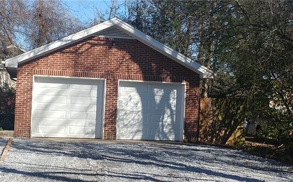 2nd image of 1910 Arlington Pl