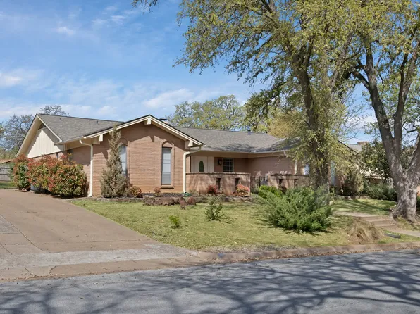 1421 Wreyhill Dr, Hurst, TX 76053