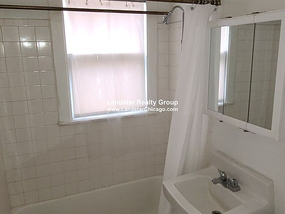 5th image of 2621 W Gunnison St #O3