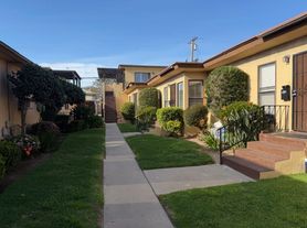 834-840 Chalcedony, 836 Chalcedony