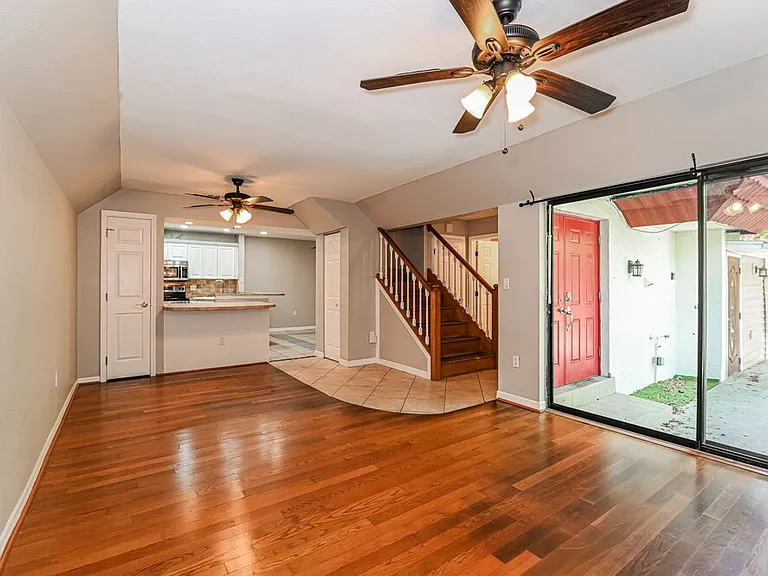 10907 Meadow Lark Cove Dr — Photo 7