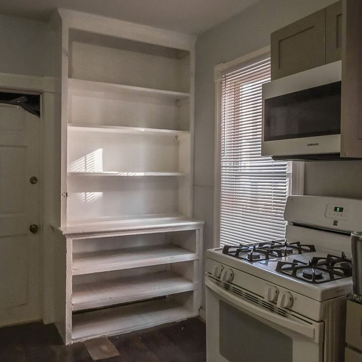1st image of 605 Lansing St Floor 2