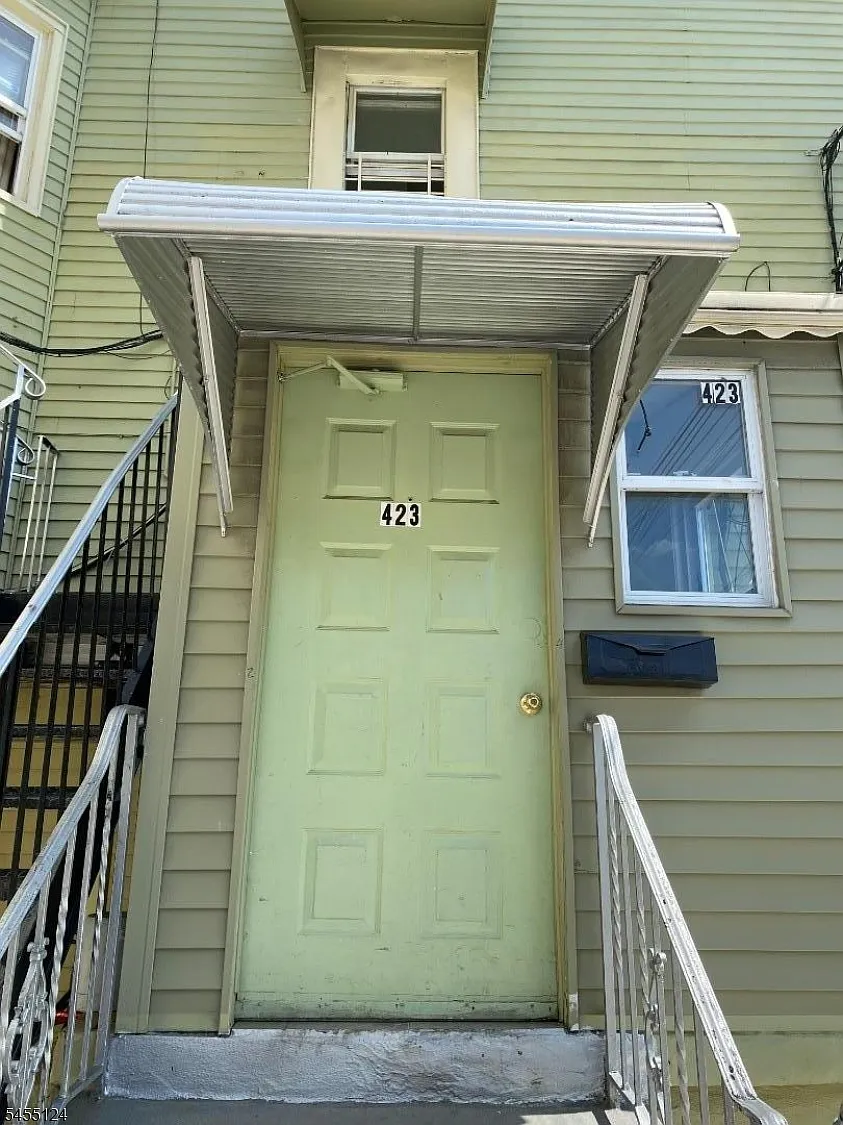 3 bed, 2.0 bath, $1,975 — Photo 1