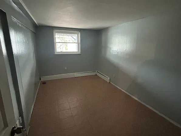 (undisclosed Address), Rosedale, NY 11422