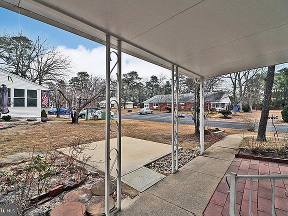 3rd image of 5 Valley Stream Dr #B
