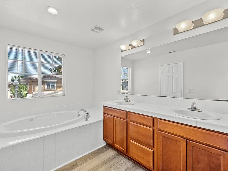 2658 Greenwood Ct — Photo 38