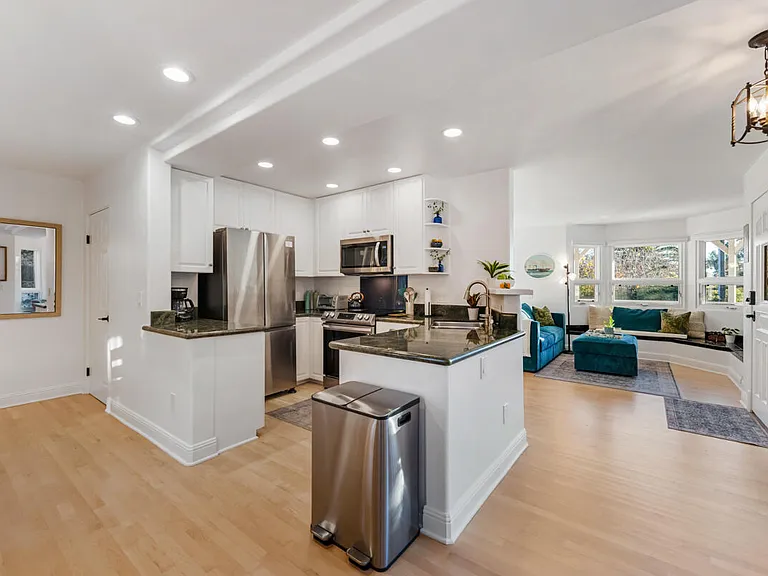 2570 Lillie Ave — Photo 16