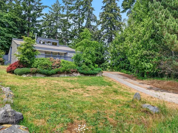 102 Village Ter, Saltspring Island, BC V8K 2V2