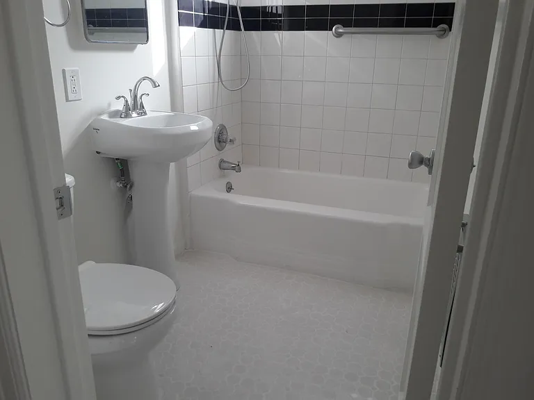 460 S Detroit St #7 — Photo 12