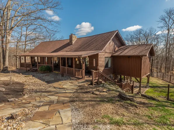 1425 Skyline Dr, Cobden, IL 62920