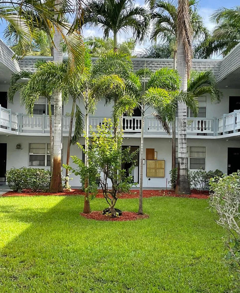 Sunset Apartments — Photo 1