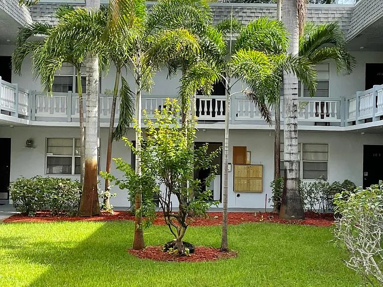Sunset Apartments — Photo 1