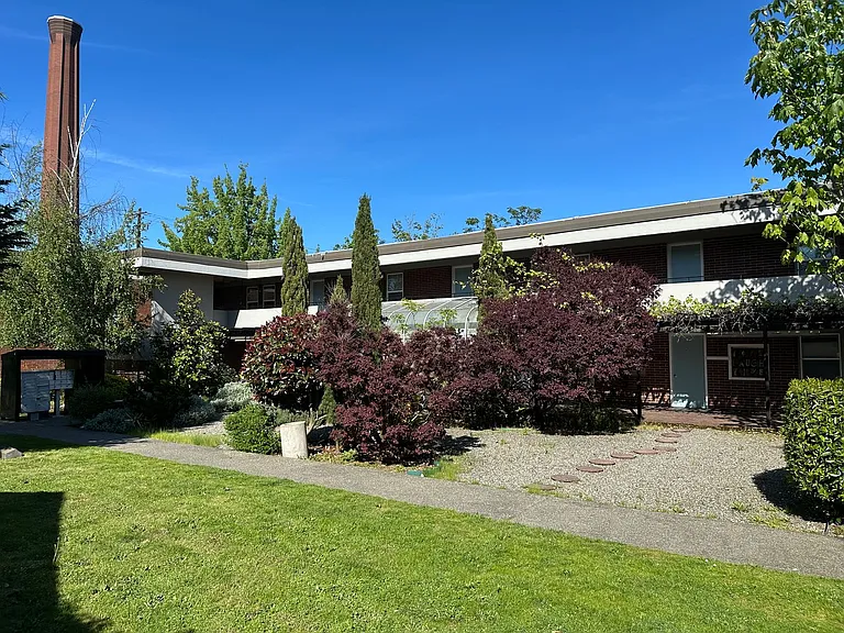 1717 E Jefferson St — Photo 8