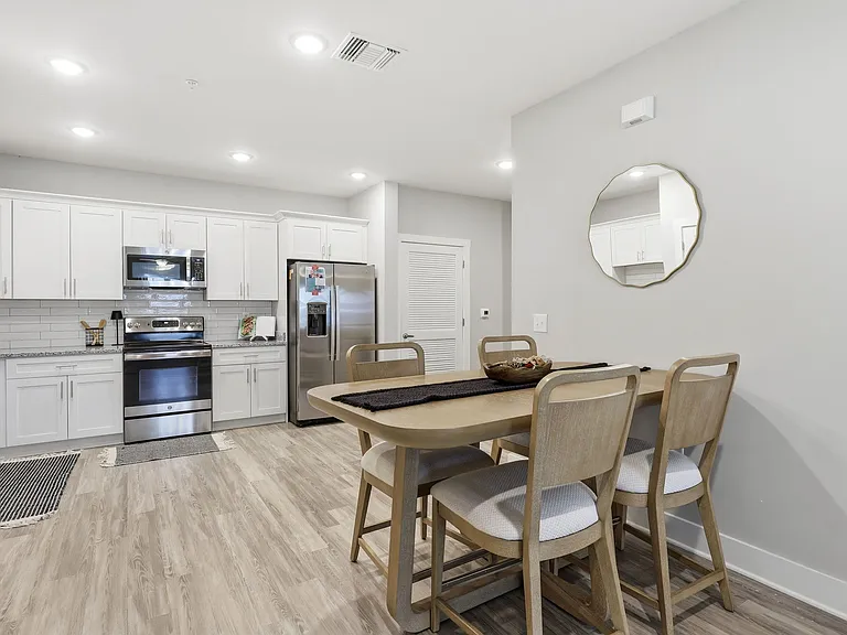 Pine Reserve Apartments — Photo 28