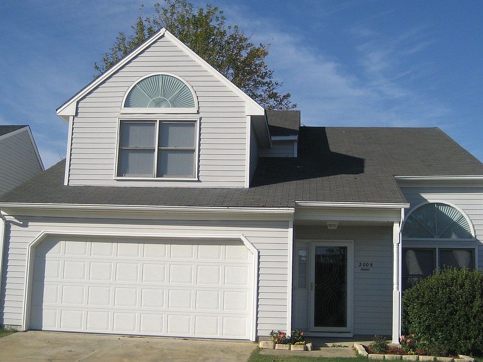 1st image of 2005 Monument Dr