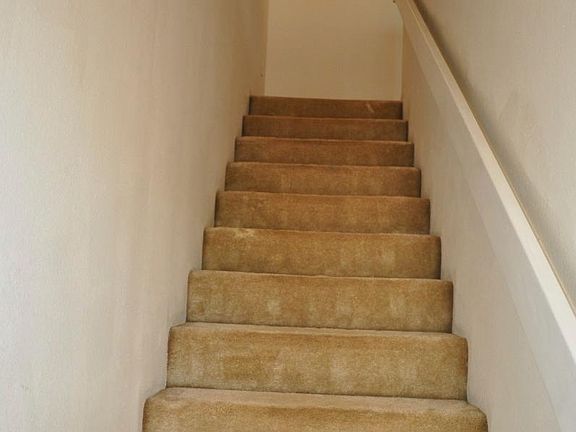 Private Entry to 2nd Floor Unit