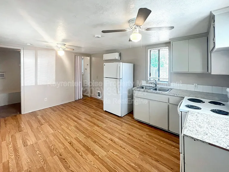 1819 Arthur St #C — Photo 4