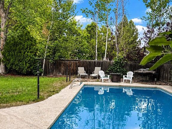 4th image of 4584 Robinson Pl