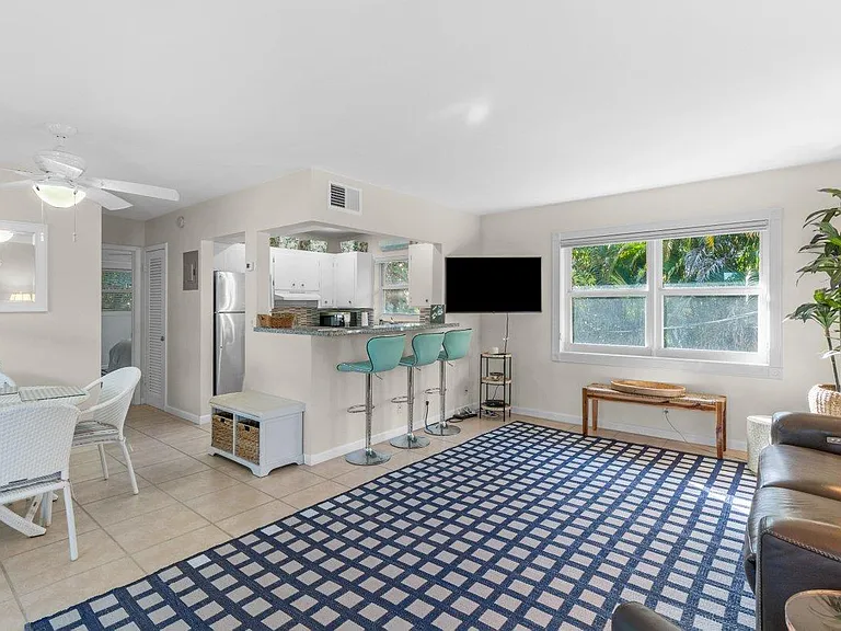 100 Venetian Dr #9 — Photo 7