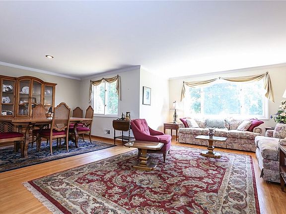 5th image of 12 Forestwood Ln