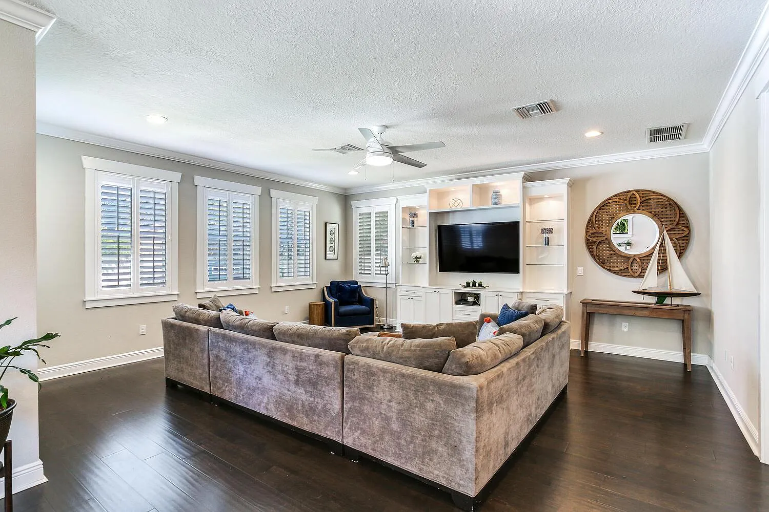 5 bed, 3414 sqft, $9,997 — Photo 3