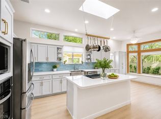 2110 Spring Water Dr, Las Vegas, NV 89134