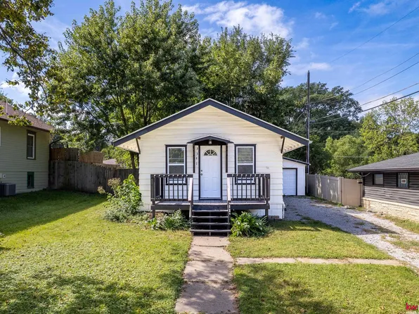 3341 S 42nd St, Lincoln, NE 68506