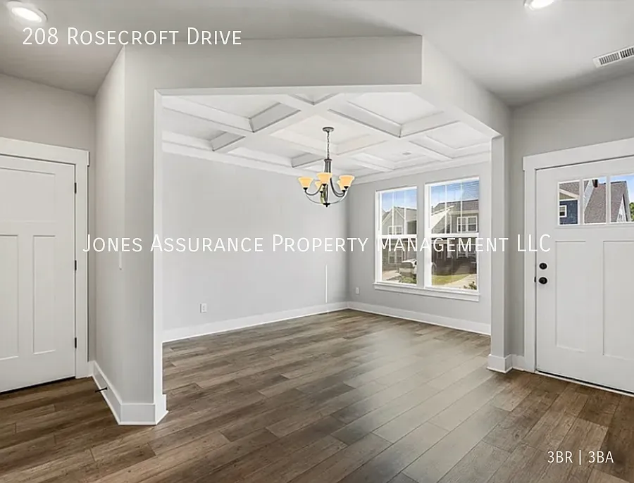 Spacious 3-Bedroom Home in Easley — Photo 4