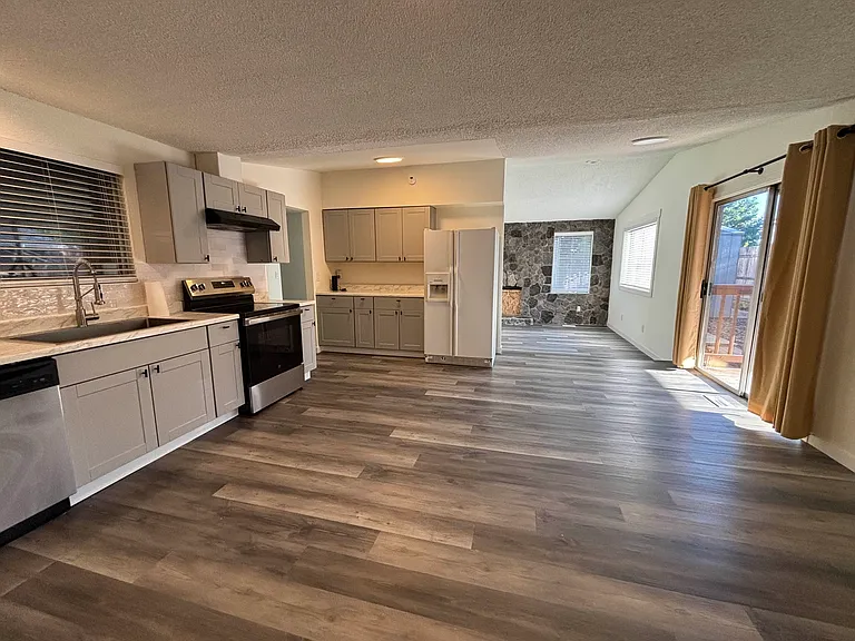 10826 E Burnside St #10826 — Photo 8