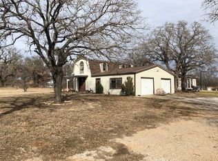 695 Harris Rd, Azle, TX 76020