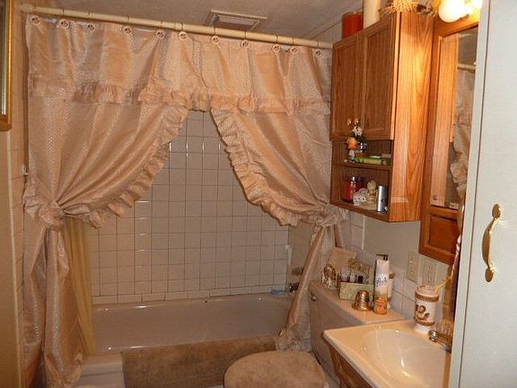 3rd image of 2615 W 6th St