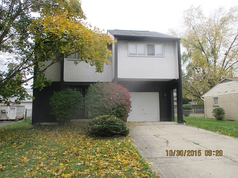 1189 Carrousel Dr E — Photo 1