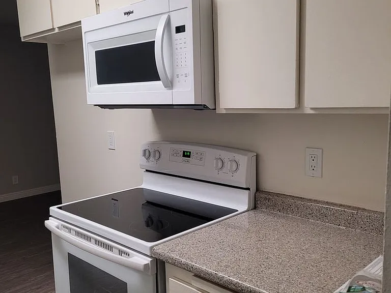 073 - Canyon Crest Hills Apartments — Photo 38